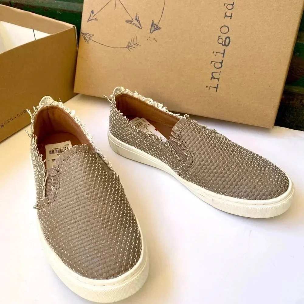 NWT Indigo Rd Women’s Kicky Tan Slip-On Shoes 6